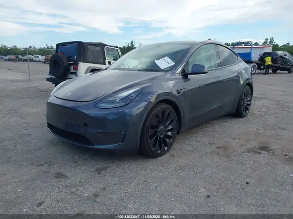 7SAYGDEF2NF459576 2022 TESLA MODEL Y - Image 2