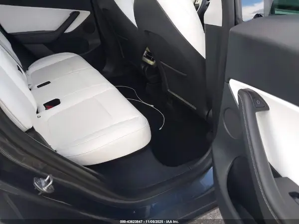 7SAYGDEF2NF459576 2022 TESLA MODEL Y - Image 8