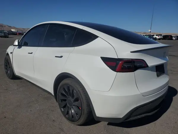 7SAYGDEF2NF461067 2022 TESLA MODEL Y - Image 2