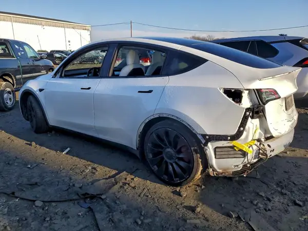 7SAYGDEF2NF462932 2022 TESLA MODEL Y - Image 2