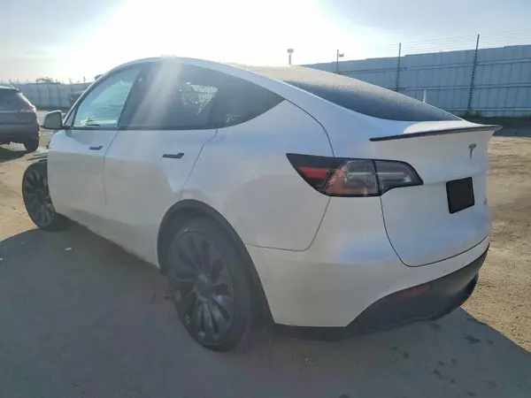 7SAYGDEF2NF489127 2022 TESLA MODEL Y - Image 2