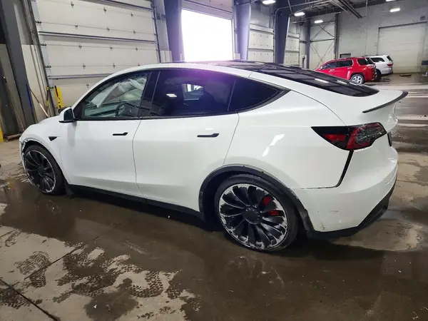 7SAYGDEF2NF507321 2022 TESLA MODEL Y - Image 2