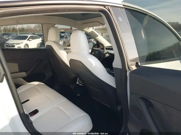 7SAYGDEF2NF520604 2022 TESLA MODEL Y - Image 8