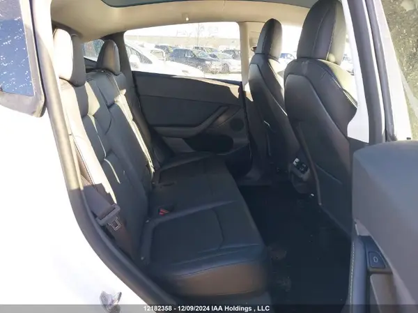 7SAYGDEF2NF523860 2022 TESLA MODEL Y - Image 8