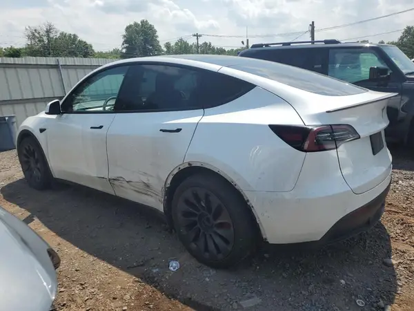 7SAYGDEF2NF540058 2022 TESLA MODEL Y - Image 2