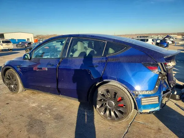 7SAYGDEF2NF544112 2022 TESLA MODEL Y - Image 2