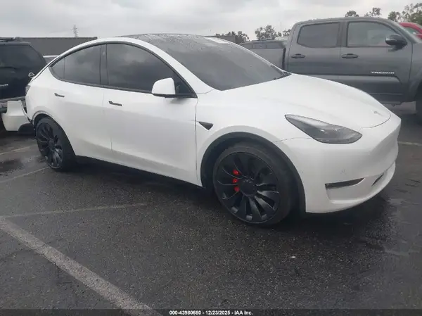 7SAYGDEF2NF561945 2022 TESLA MODEL Y - Image 1