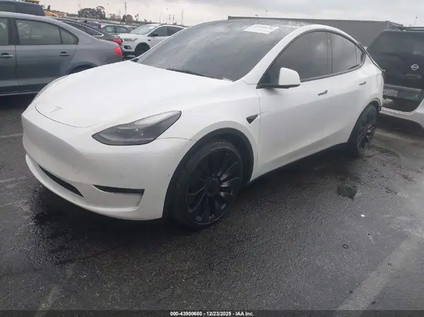 7SAYGDEF2NF561945 2022 TESLA MODEL Y - Image 2
