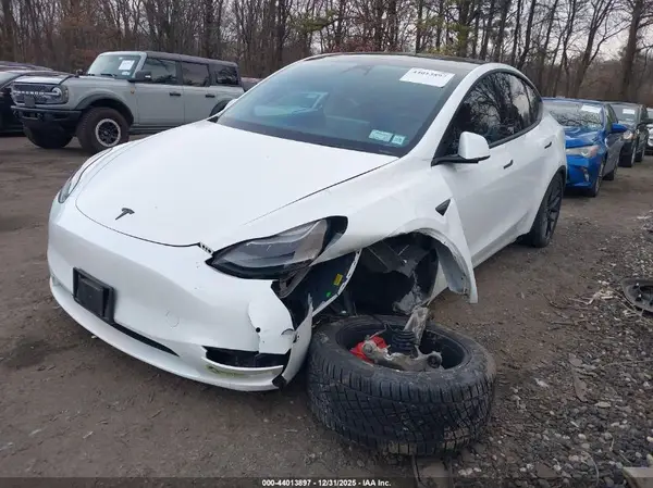 7SAYGDEF2NF563470 2022 TESLA MODEL Y - Image 2