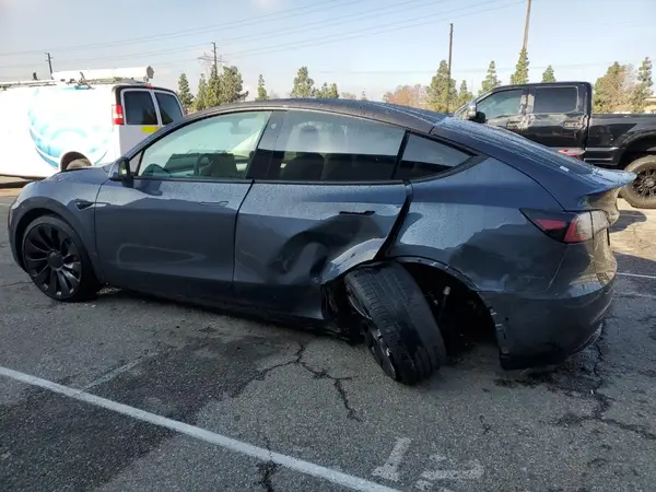 7SAYGDEF2NF563713 2022 TESLA MODEL Y - Image 2
