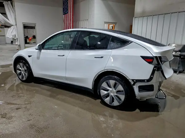 7SAYGDEF2PA049120 2023 TESLA MODEL Y - Image 2