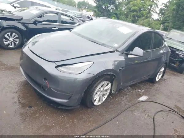 7SAYGDEF2PA049778 2023 TESLA MODEL Y - Image 2
