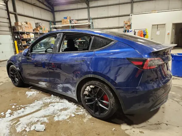 7SAYGDEF2PF583592 2023 TESLA MODEL Y - Image 2