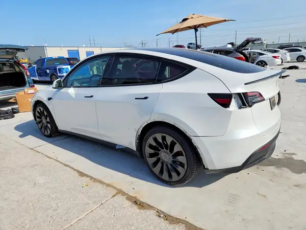 7SAYGDEF2PF595872 2023 TESLA MODEL Y - Image 2