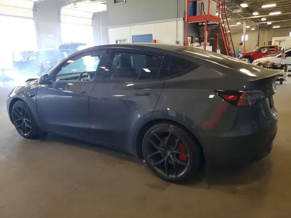 7SAYGDEF2PF600553 2023 TESLA MODEL Y - Image 2