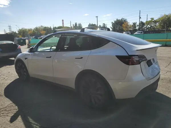 7SAYGDEF2PF601556 2023 TESLA MODEL Y - Image 2