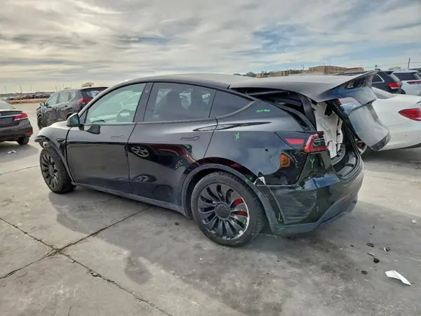 7SAYGDEF2PF602061 2023 TESLA MODEL Y - Image 2