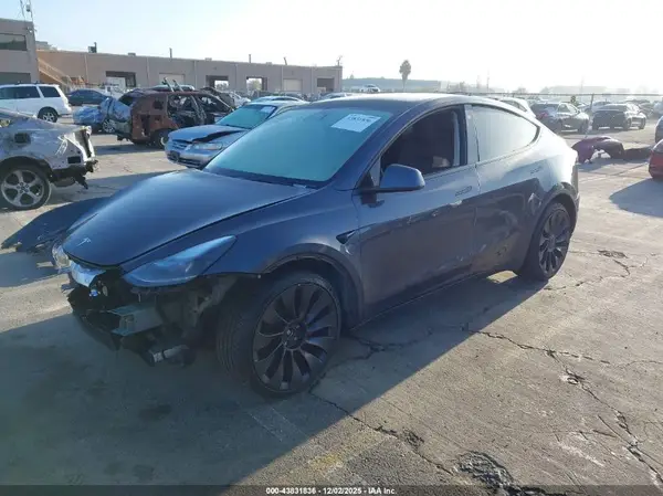 7SAYGDEF2PF634220 2023 TESLA MODEL Y - Image 2