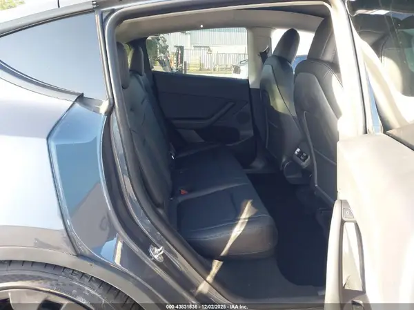 7SAYGDEF2PF634220 2023 TESLA MODEL Y - Image 8