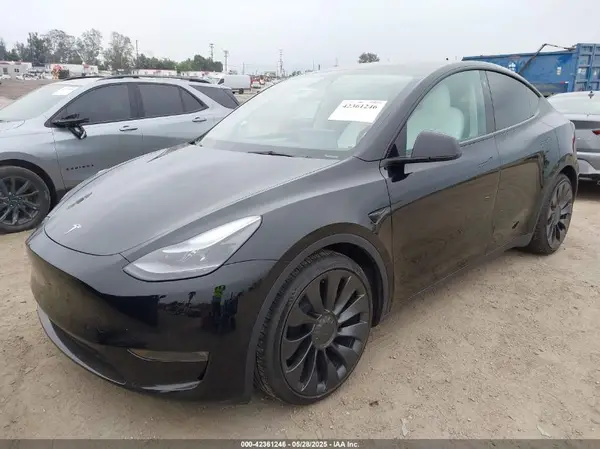 7SAYGDEF2PF635996 2023 TESLA MODEL Y - Image 2