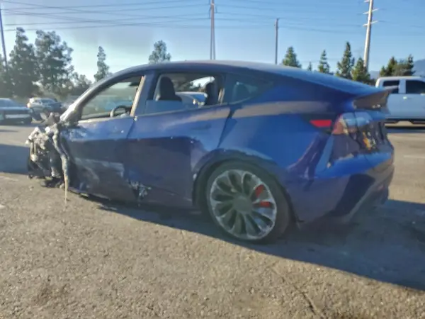 7SAYGDEF2PF647369 2023 TESLA MODEL Y - Image 2
