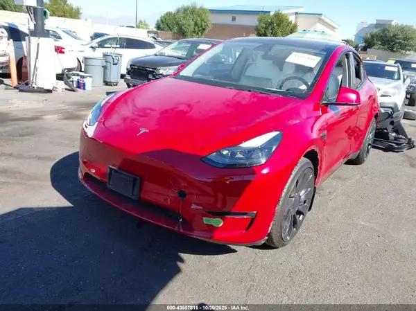7SAYGDEF2PF700068 2023 TESLA MODEL Y - Image 2