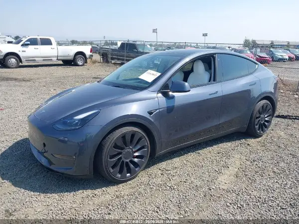 7SAYGDEF2PF712401 2023 TESLA MODEL Y - Image 2