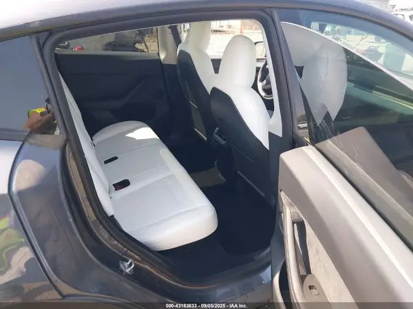 7SAYGDEF2PF712401 2023 TESLA MODEL Y - Image 8