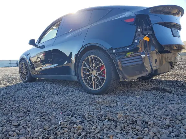 7SAYGDEF2PF739470 2023 TESLA MODEL Y - Image 2