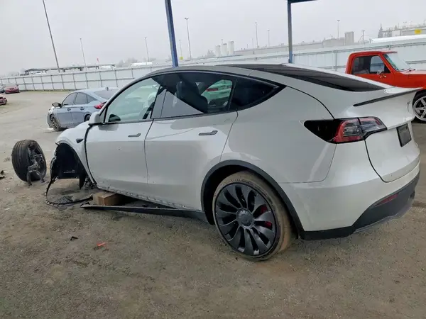 7SAYGDEF2PF739789 2023 TESLA MODEL Y - Image 2