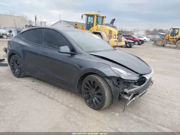 7SAYGDEF2PF757113 2023 TESLA MODEL Y - Image 1