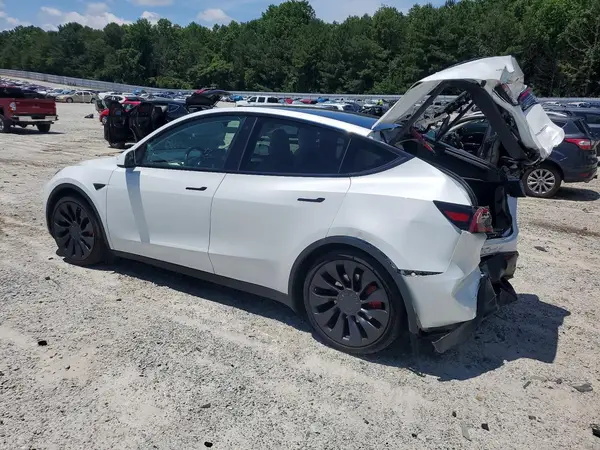 7SAYGDEF2PF761520 2023 TESLA MODEL Y - Image 2
