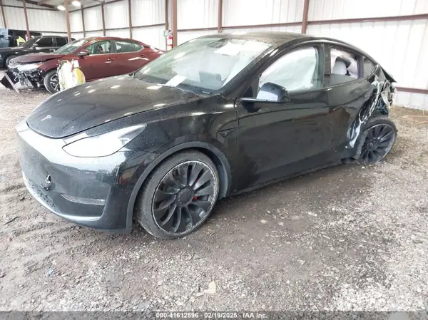 7SAYGDEF2PF800641 2023 TESLA MODEL Y - Image 2