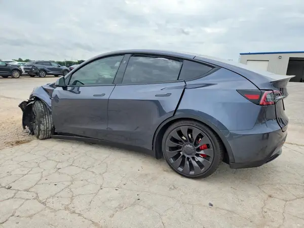 7SAYGDEF2PF813695 2023 TESLA MODEL Y - Image 2