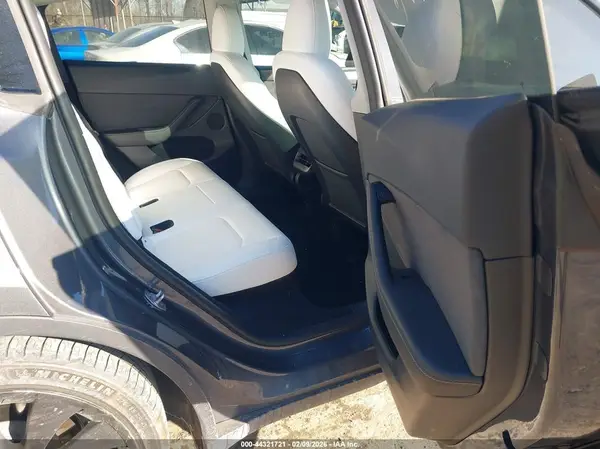 7SAYGDEF2PF842663 2023 TESLA MODEL Y - Image 8