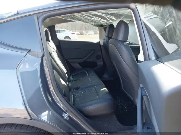 7SAYGDEF2PF854392 2023 TESLA MODEL Y - Image 8