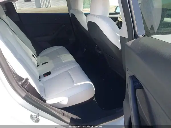 7SAYGDEF2PF858782 2023 TESLA MODEL Y - Image 8