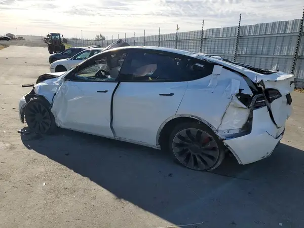 7SAYGDEF2PF863478 2023 TESLA MODEL Y - Image 2