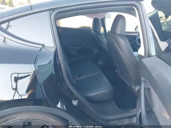7SAYGDEF2PF863626 2023 TESLA MODEL Y - Image 8
