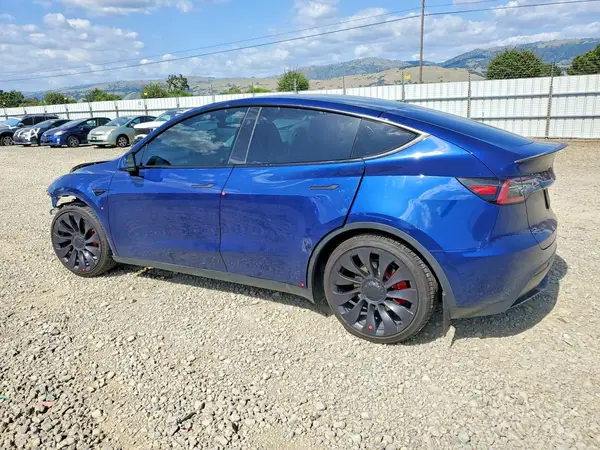 7SAYGDEF2PF882399 2023 TESLA MODEL Y - Image 2
