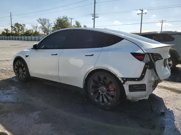 7SAYGDEF2PF920830 2023 TESLA MODEL Y - Image 2