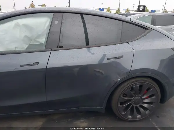 7SAYGDEF2PF941631 2023 TESLA MODEL Y - Image 8