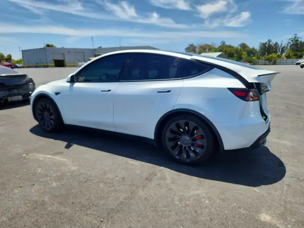 7SAYGDEF2PF942827 2023 TESLA MODEL Y - Image 2