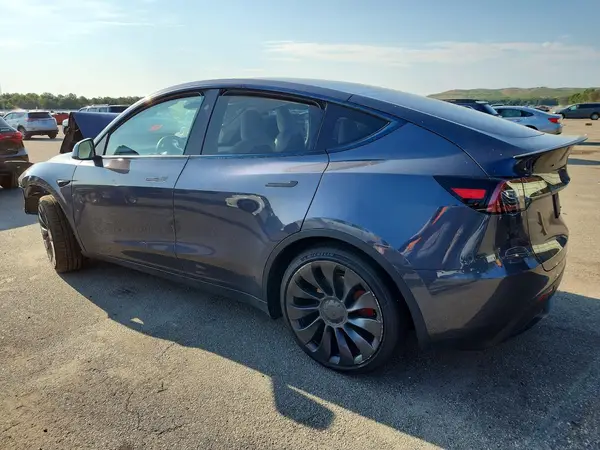7SAYGDEF2PF968117 2023 TESLA MODEL Y - Image 2