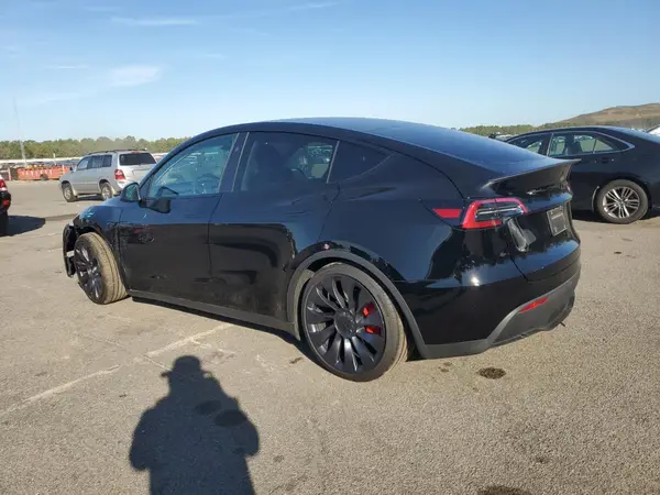7SAYGDEF2RA272325 2024 TESLA MODEL Y - Image 2