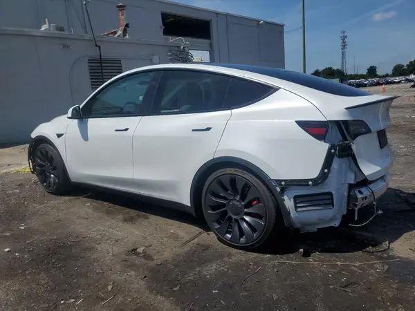 7SAYGDEF2RA290548 2024 TESLA MODEL Y - Image 2