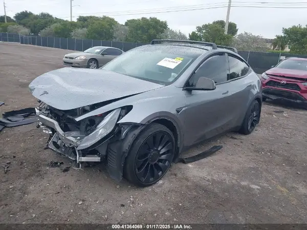 7SAYGDEF2RA295619 2024 TESLA MODEL Y - Image 2