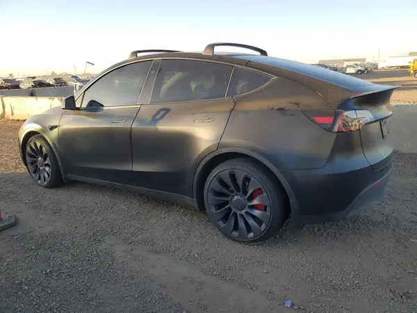 7SAYGDEF2RA300690 2024 TESLA MODEL Y - Image 2
