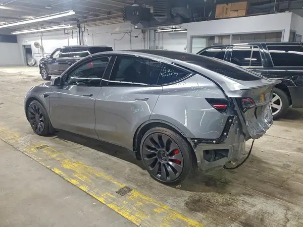 7SAYGDEF2RA323984 2024 TESLA MODEL Y - Image 2
