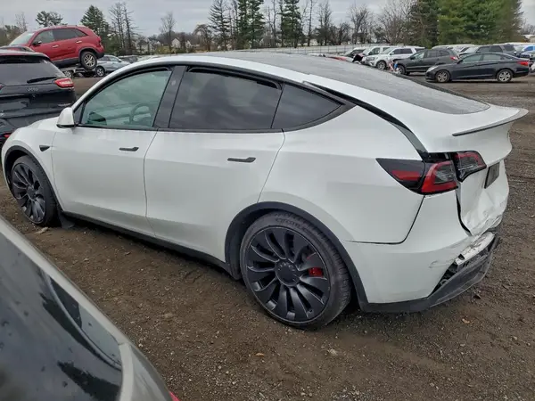 7SAYGDEF2RA325539 2024 TESLA MODEL Y - Image 2